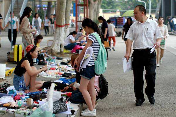 摆地摊需要注意什么（摆地摊技巧和方法套路）-赚在家创业号