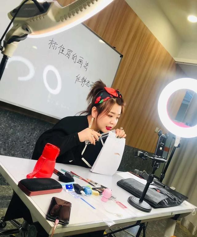 学化妆的最佳年龄，现在开始学晚不晚