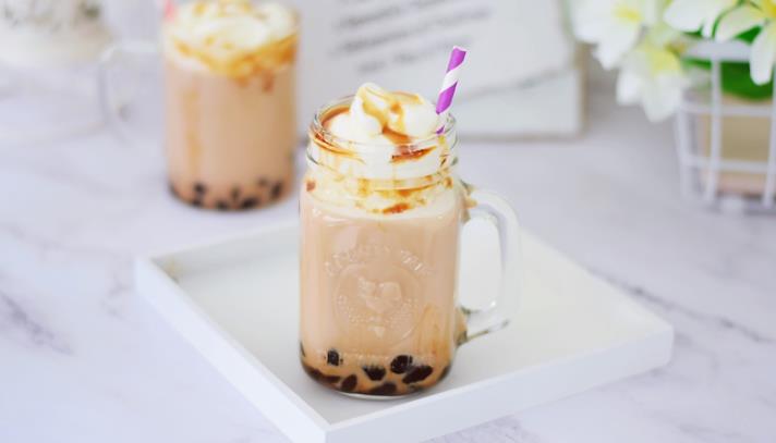 奶茶学习去哪里？去奶茶实体店学习还是去奶茶培训机构？