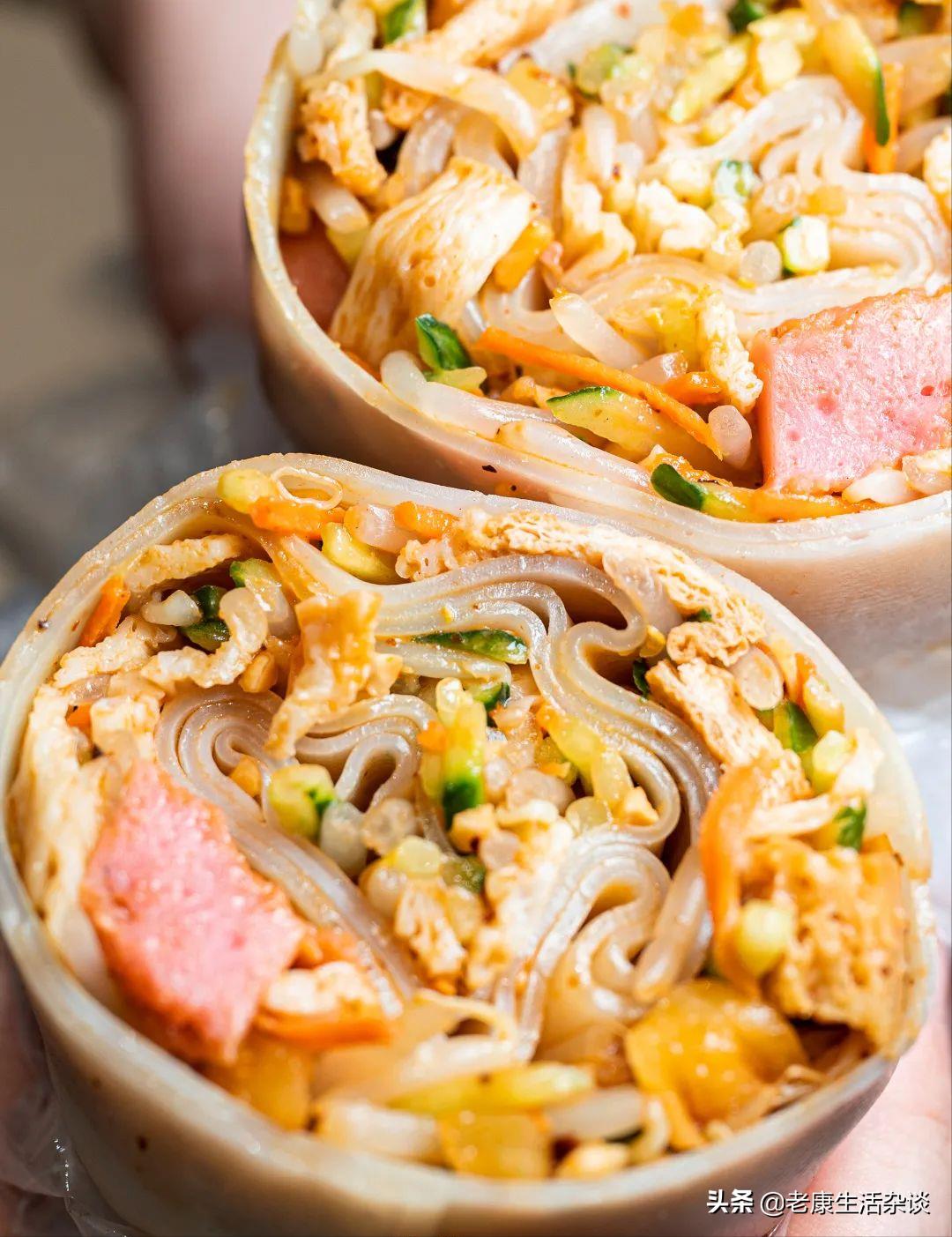 炸鸡柳、卷凉皮，两个小吃的档口就能在北京火了，得去看看了