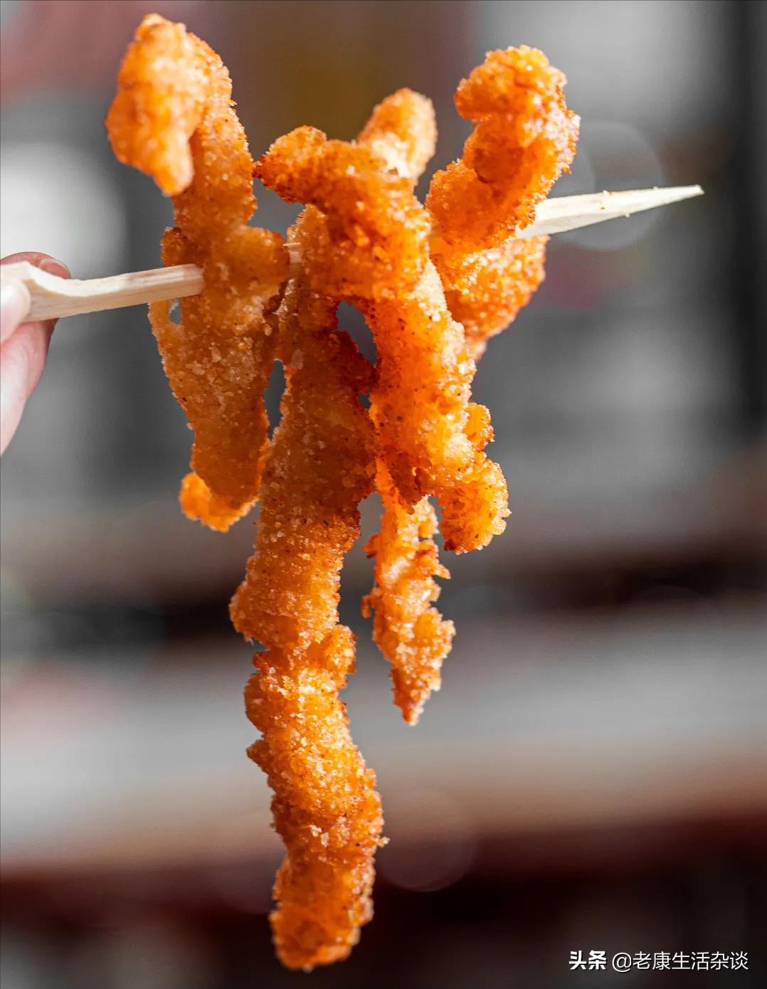 炸鸡柳、卷凉皮，两个小吃的档口就能在北京火了，得去看看了