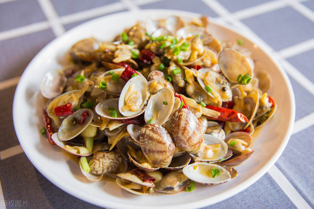 27岁,想做餐饮挣钱,可从这6种小吃入手,投入不大,利润却不错