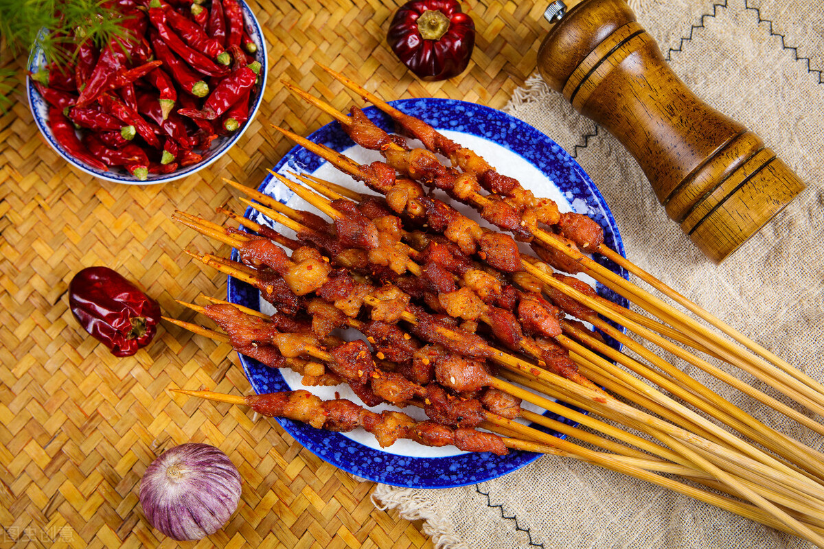 河北夫妻开烧烤店,利用“员工制”模式,一年盈利160万