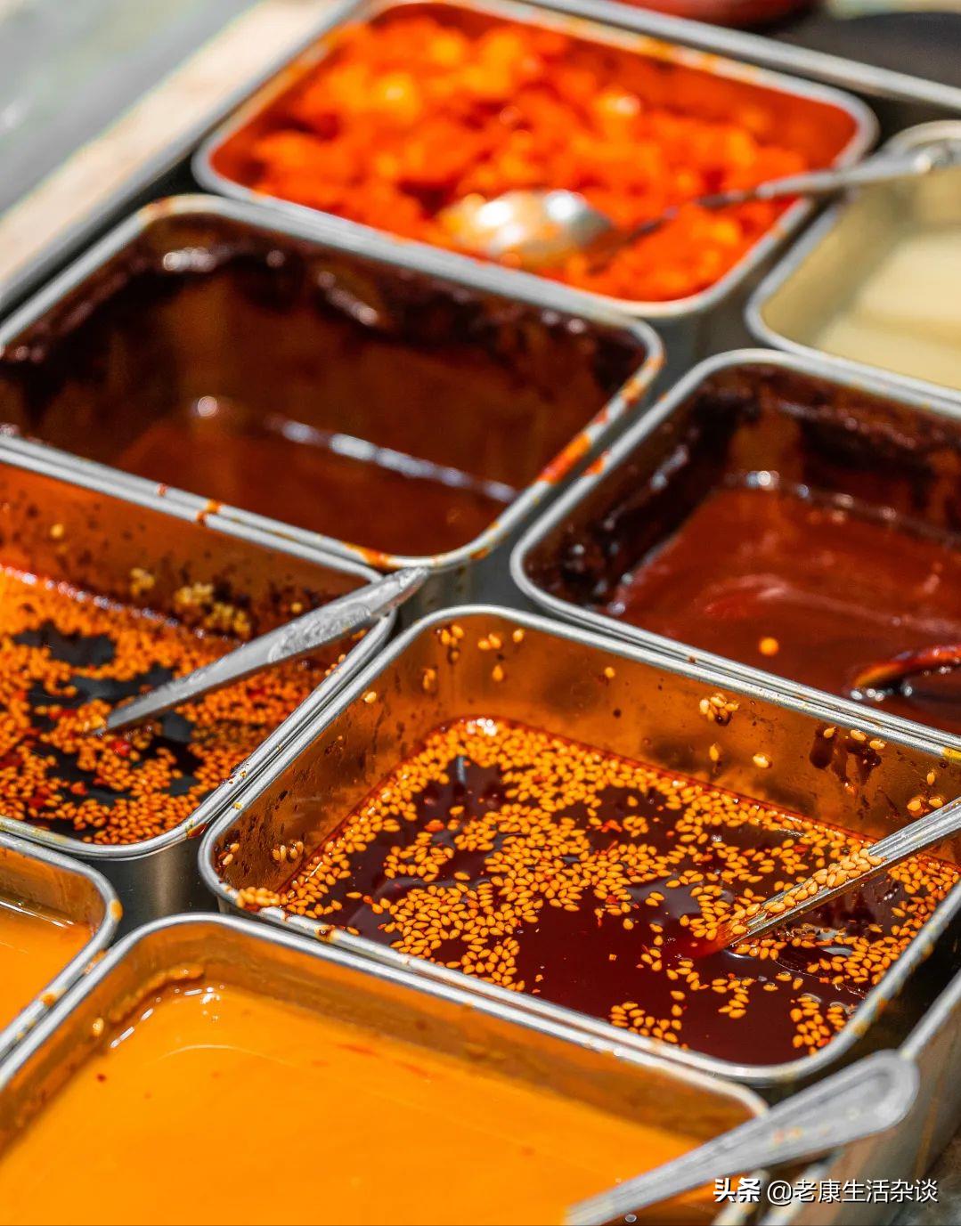 炸鸡柳、卷凉皮，两个小吃的档口就能在北京火了，得去看看了