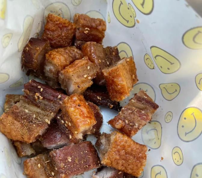 5个月开店2000家，网红脆皮五花肉火爆，网友：又是一地鸡毛