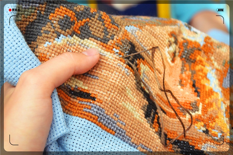 52岁人失业在家没事做,有什么手工活,能一个月收入两千元以上