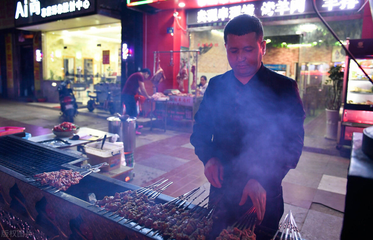 夫妻俩利用“返现模式”卖烧烤,一年盈利110万,方案值得借鉴