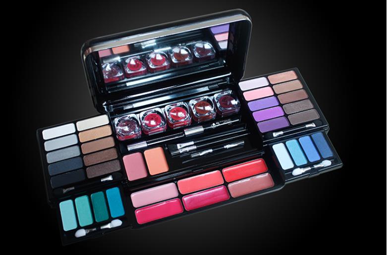 “新手化妆”保姆级教程来啦，助你打开化妆世界的第一道门