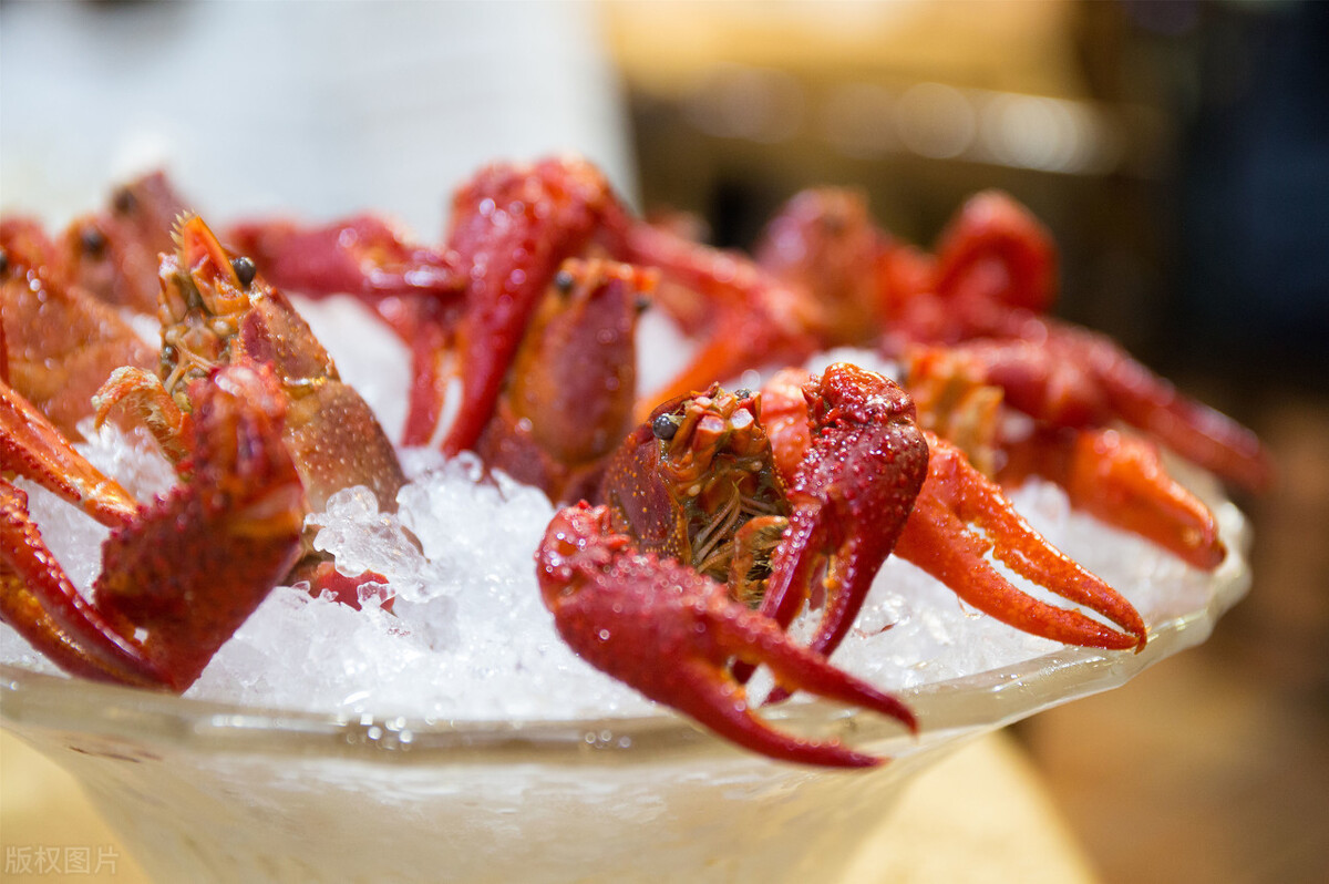 农村小伙开烧烤店,69元龙虾免费送,不亏反赚85万,老板来学