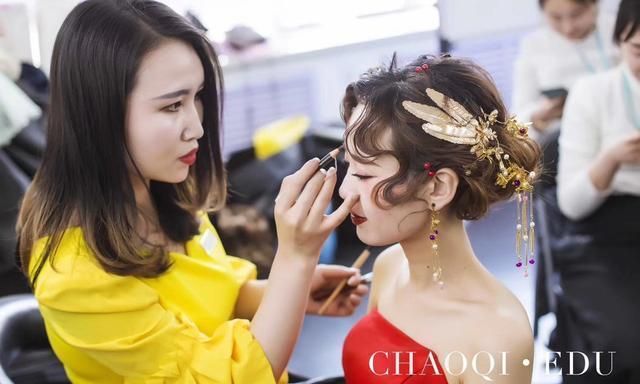 学化妆的最佳年龄，现在开始学晚不晚