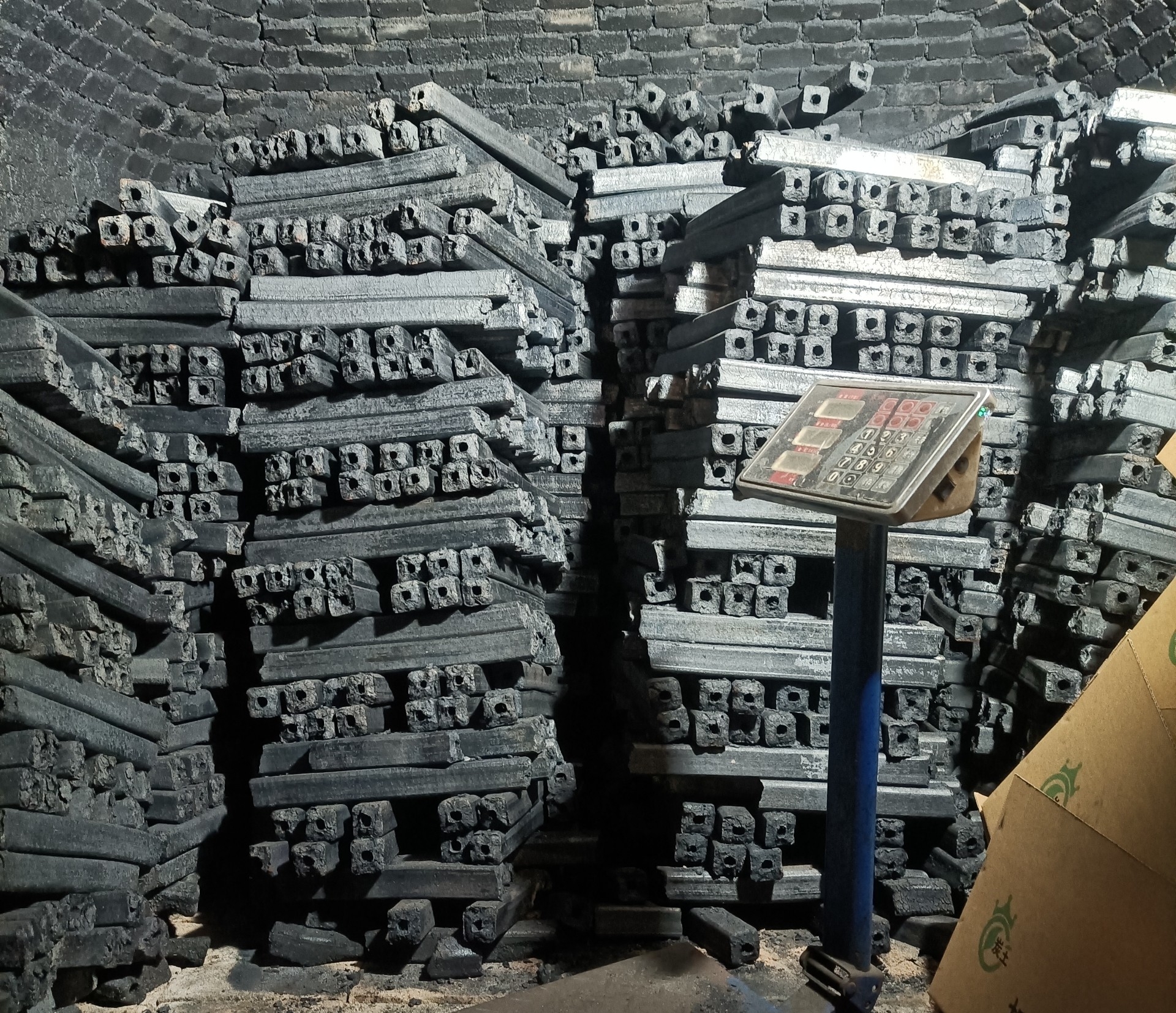 在农村就能干的小型加工生意,干1吨纯利润1000多,1天能干1.5吨