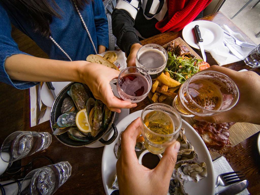 中年男人开正宗烧烤店，利用“一次抽奖”，月赚16万，这策略绝了