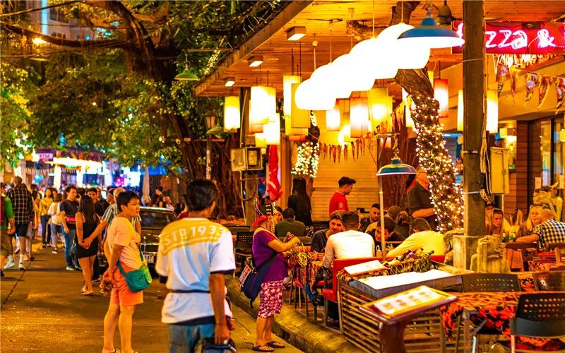 上班挣不到钱，开店也不挣钱，普通人还有哪些挣大钱的途径呢？