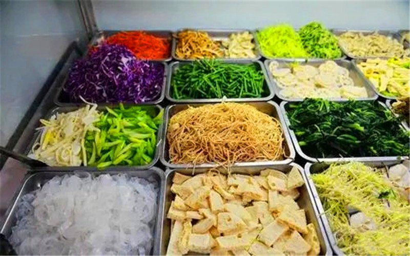 53岁的人手里有2万元，做什么小生意，能每天收入200元呢？