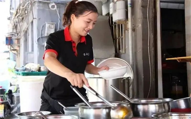 城市里的这些夫妻店,一年能挣二三十万,多的四五十万