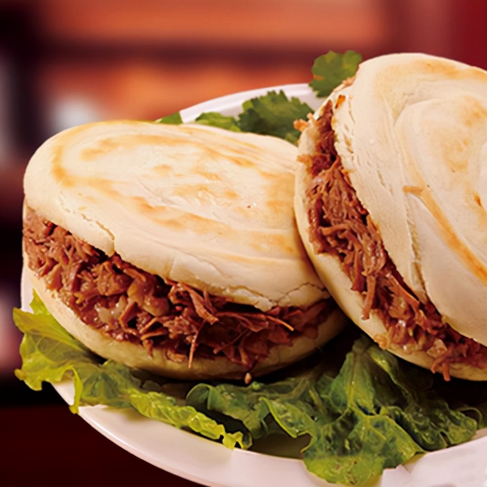 2022四种火爆的地摊小吃,成本不高却很赚钱,只要出摊就有人排队