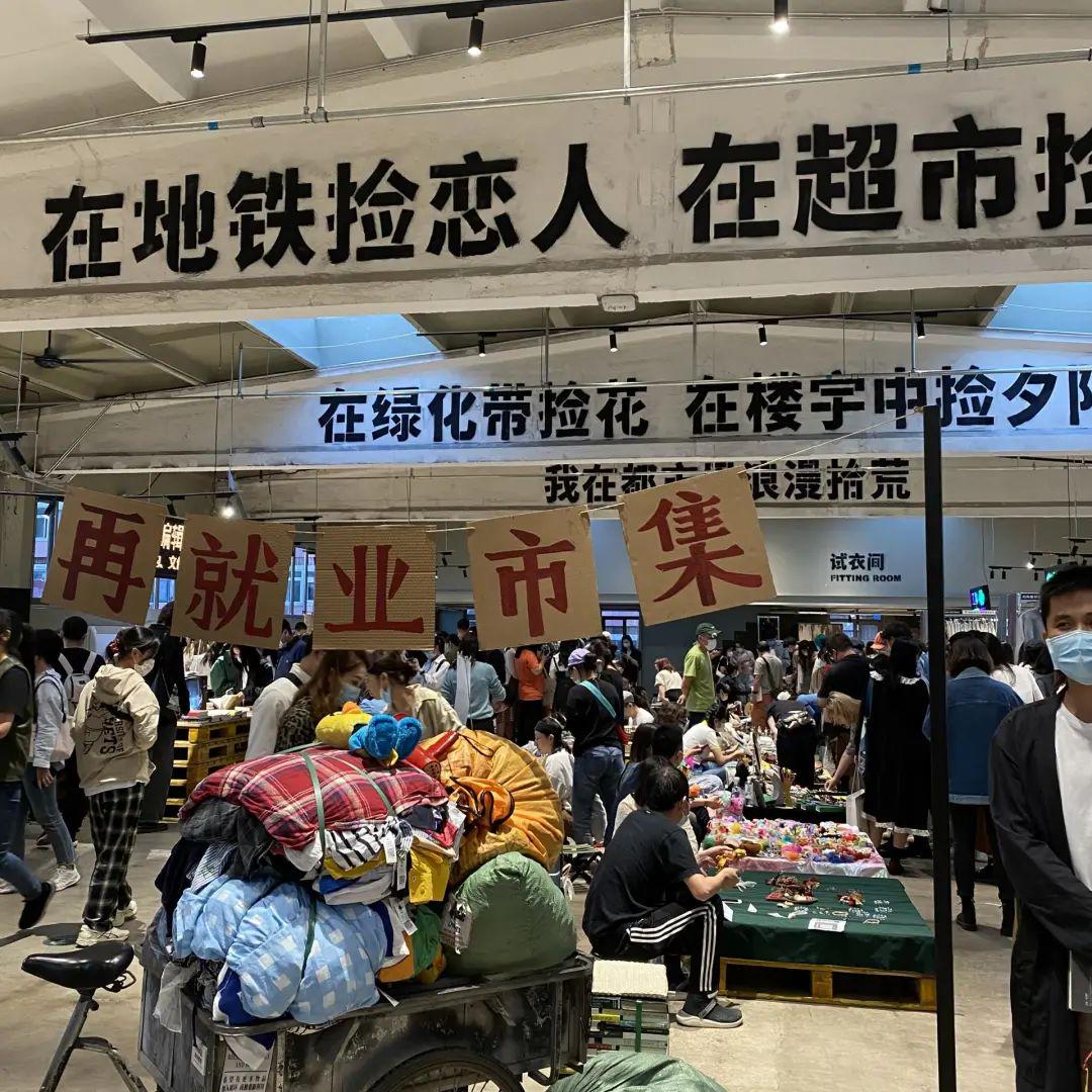 爆火的市集：年轻人沉迷，摊主日入过万