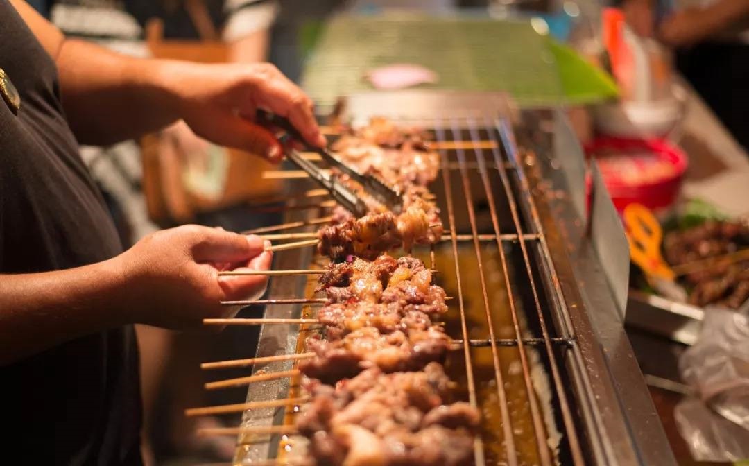 小小的烧烤摊太会做生意!用两个活动引爆客流,月收入高达15万