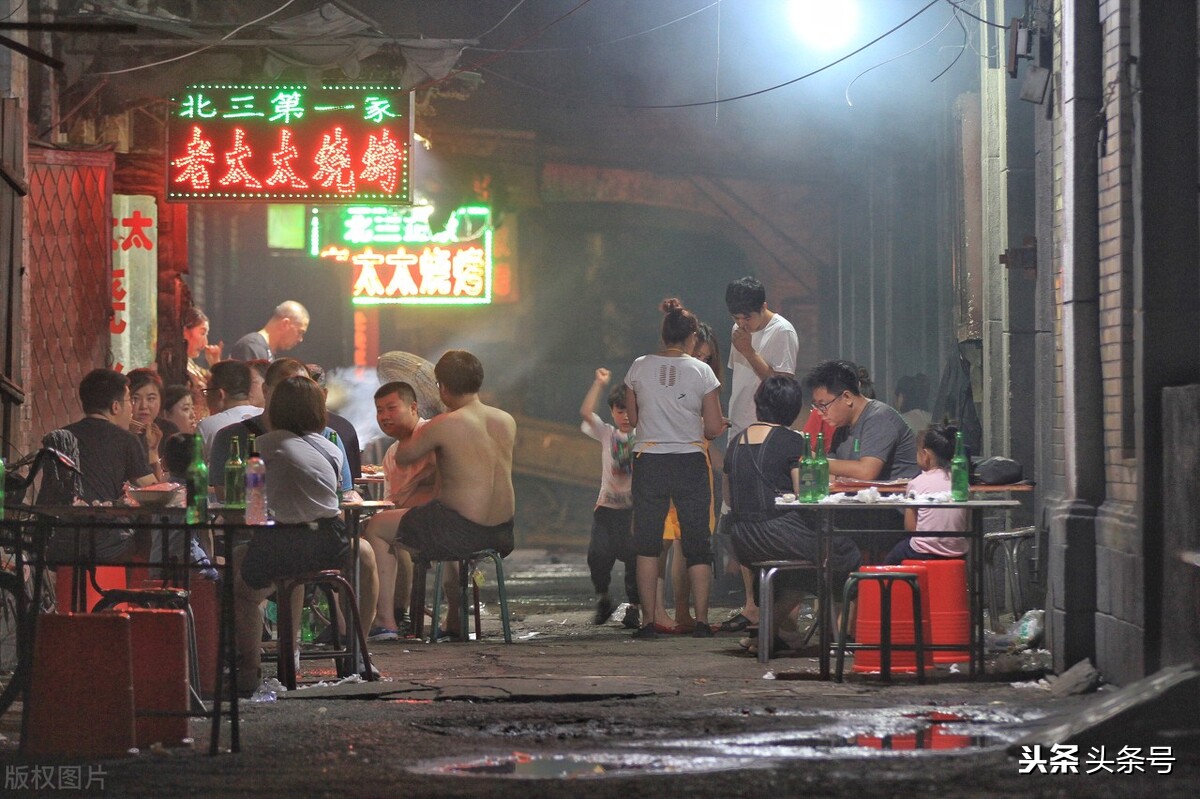 深圳老板卖烧烤“狗仗人势”,一年狂赚130万,好好学学