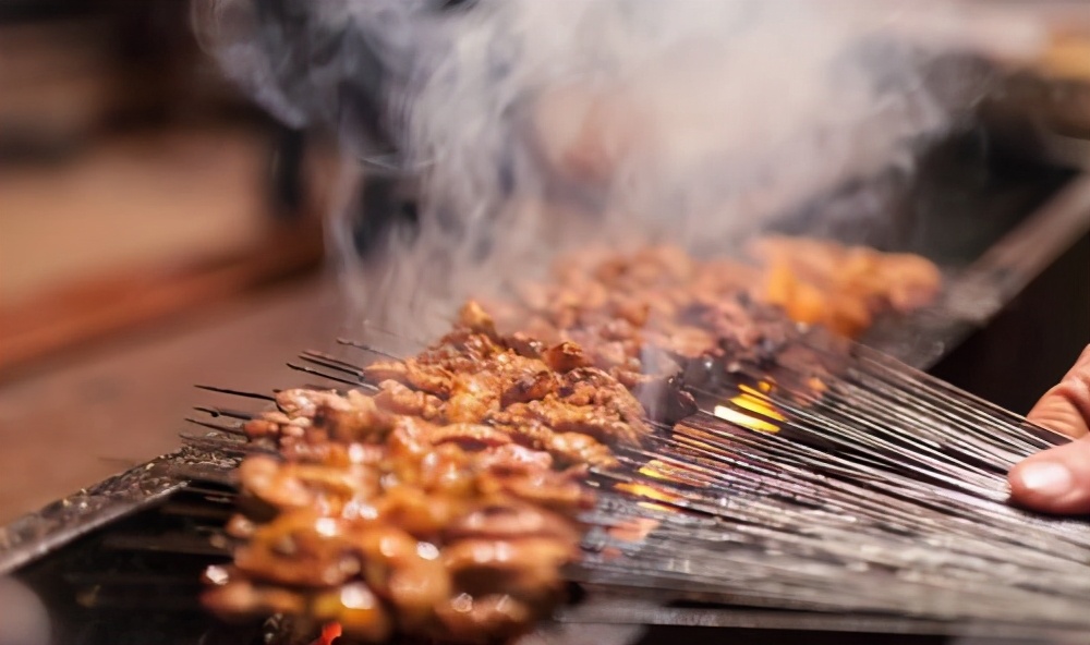 小小的烧烤摊太会做生意!用两个活动引爆客流,月收入高达15万