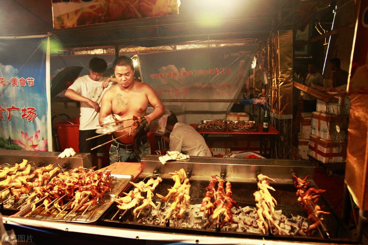 大连男人开烧烤店,8个月吸引6000位会员,进账120万,赚钱有方法