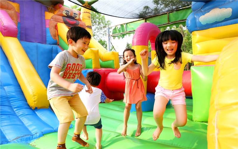 40多岁失业者手里有20万元,想自主创业,做什么项目比较合适?