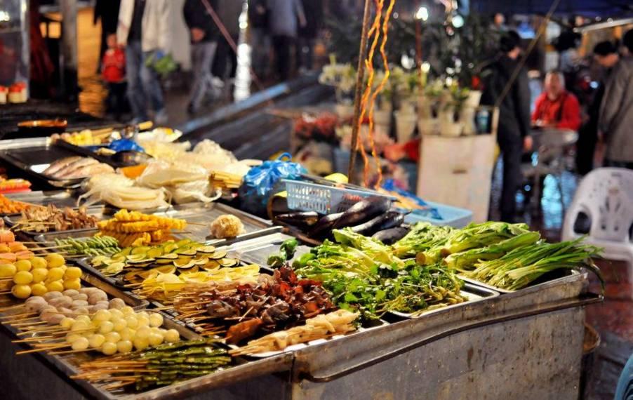 路边烧烤摊投资多少钱每天能赚多少?