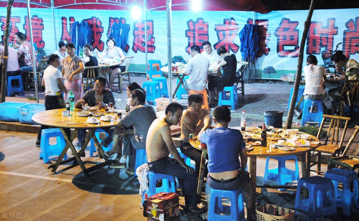 辽宁一家烧烤摊利用“免费”来赚钱,一年狂赚146万,模式可借鉴