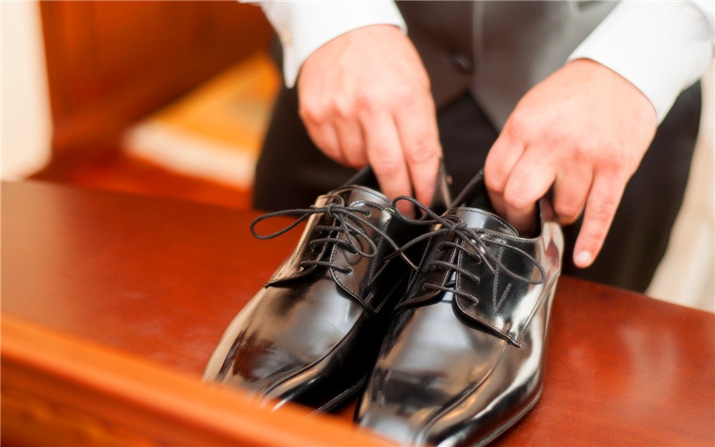 一个55岁的人，想投资四五万元开店，选择什么项目比较好？