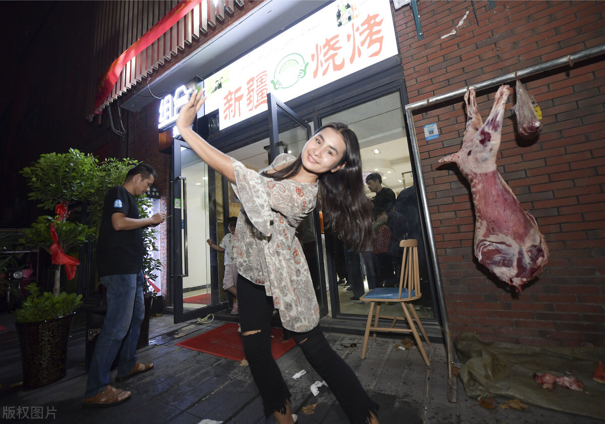 新开烧烤店怎么吸引人-开烧烤店吸引人的方法-赚在家创业号