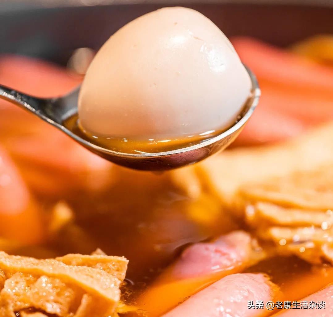 炸鸡柳、卷凉皮，两个小吃的档口就能在北京火了，得去看看了