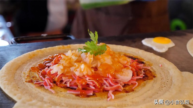 90后小伙花2000元国外学小吃,每天卖200个,有人花100万购买技术