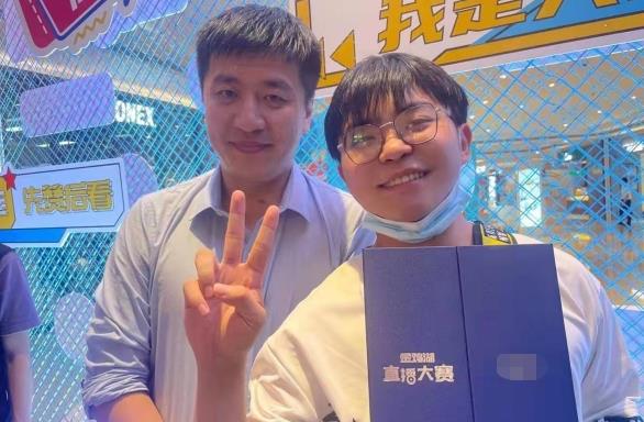 00后进入职场打拼，择业观念和以前大不相同，同事们很是佩服