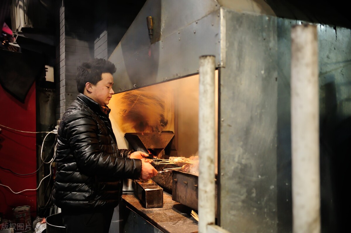 辽宁一家烧烤店利用“赌性”营销,一年盈利260万,赚钱套路拿去