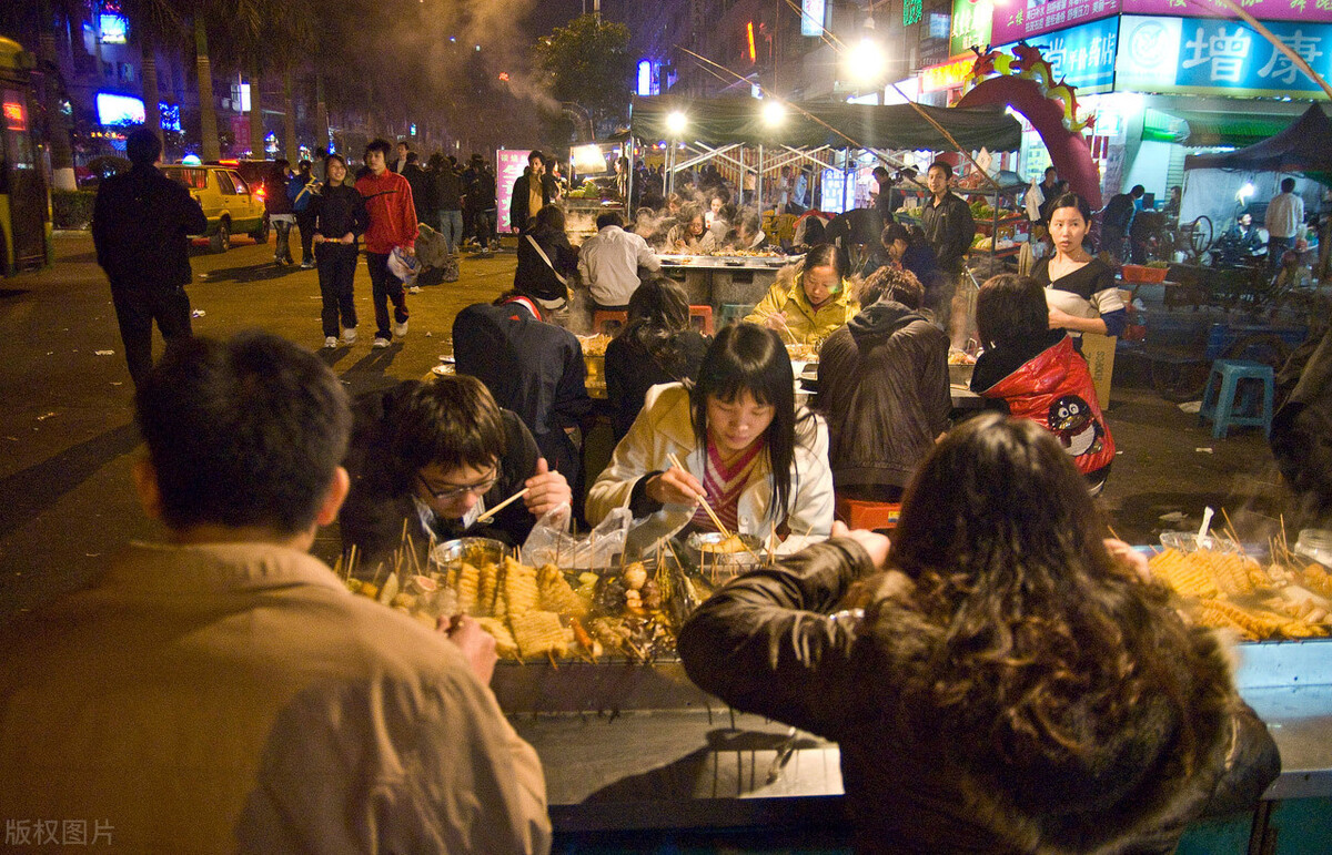 东北小伙开烧烤店,用“一碗炒粉”,获得3000位顾客,易复制