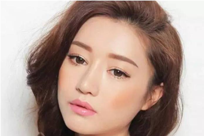 “新手化妆”保姆级教程来啦，助你打开化妆世界的第一道门