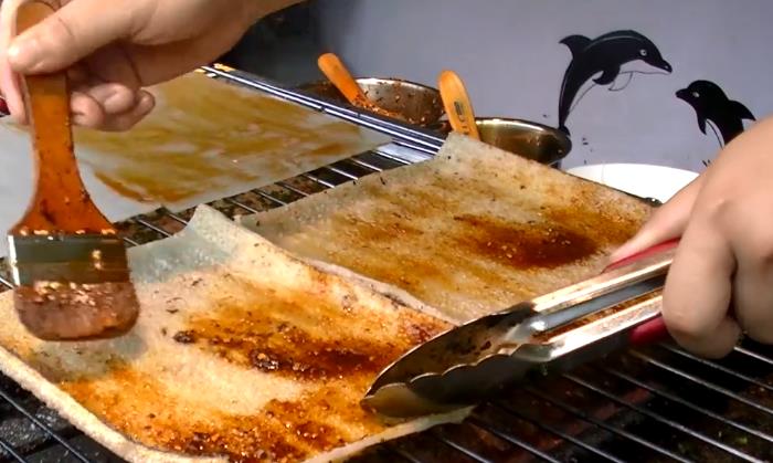 西安小伙投资5000元卖网红小吃,花4h熬一锅油,5元一个月赚4万多