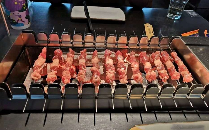 开自动烧烤店投资费用以及怎么选择自动烧烤设备?