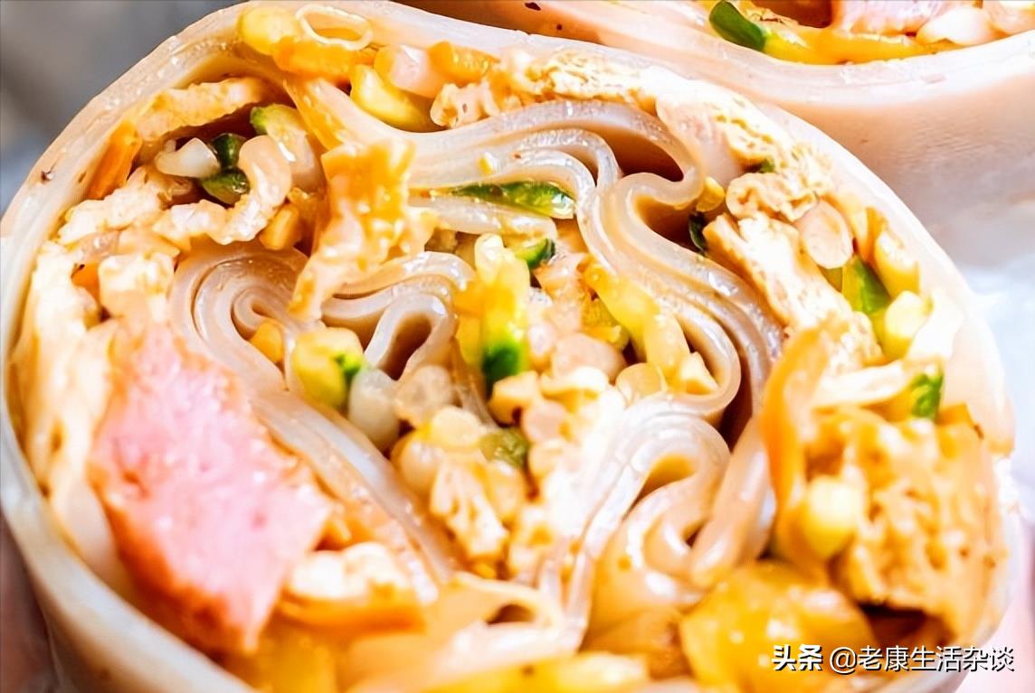 炸鸡柳、卷凉皮，两个小吃的档口就能在北京火了，得去看看了