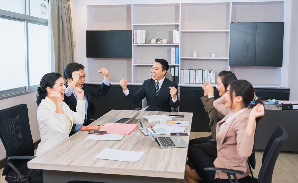 新个体的创业潮来临，中国已经有2亿人入局：有人已月入1000万