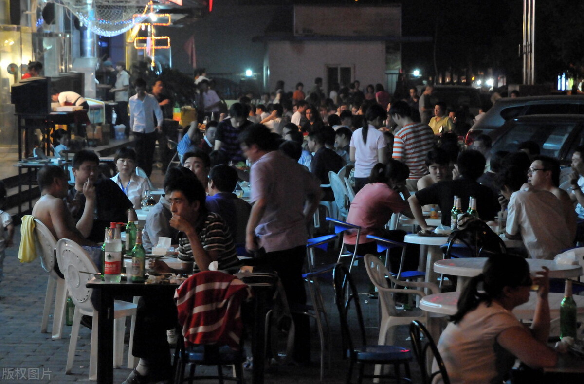 辽宁一家烧烤摊利用“免费”来赚钱,一年狂赚146万,模式可借鉴