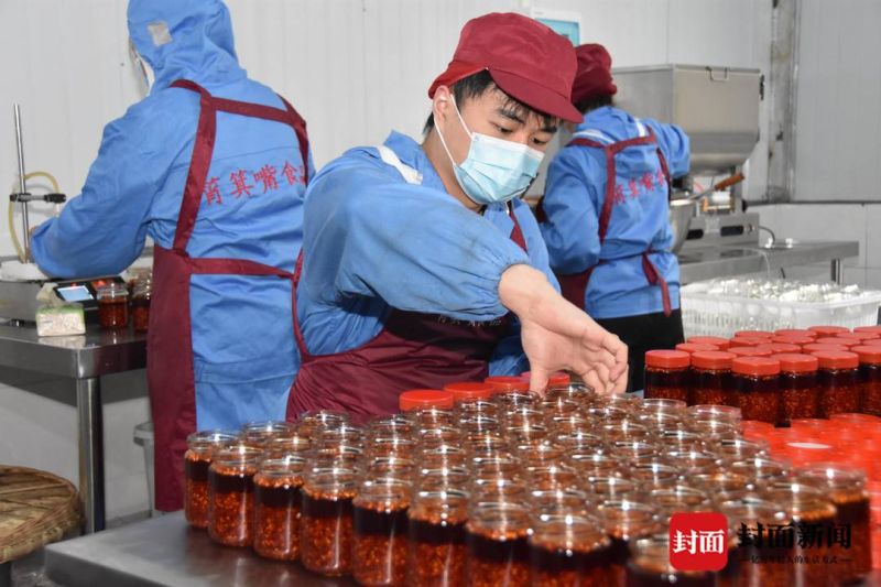 四川荣县大学生李宥辰寒假在家乡创业：将特产“筲箕嘴辣椒酱”卖到了大洋彼岸-赚在家创业号