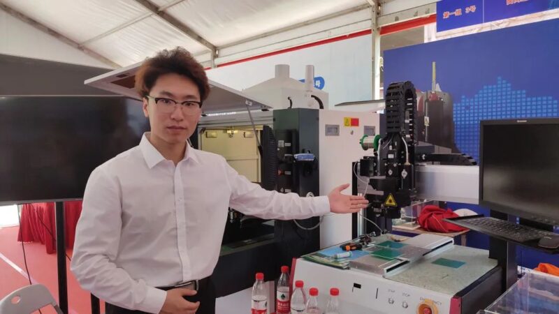 大二创业、年营业额达270万！他攻克微电子组装一大难题-3