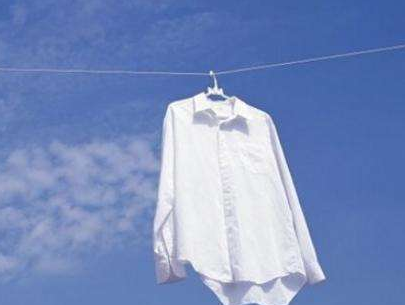 白衣服发黄怎么洗可以变白？白衣服发黄小妙招-1
