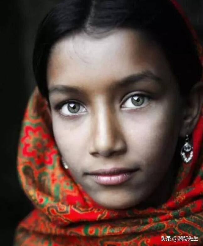 全球最美十大瞳孔颜色（好看的瞳孔颜色排行榜）-1