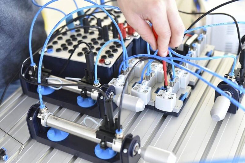 技校都有什么专业适合男孩?学什么技术最有前景-1