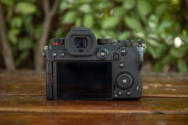 索尼微单全画幅相机排行(性价比最高的微单相机排行榜)-1 索尼微单全画幅相机排行(性价比最高的微单相机排行榜)-1