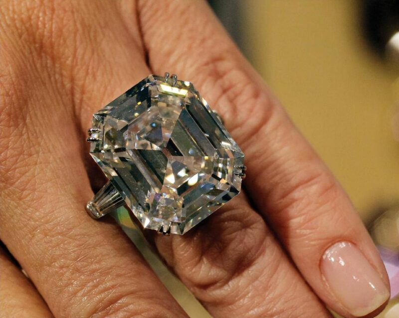 世界上最贵的钻戒10大排行(钻戒最贵的品牌排行榜)-1 世界上最贵的钻戒10大排行(钻戒最贵的品牌排行榜)-1