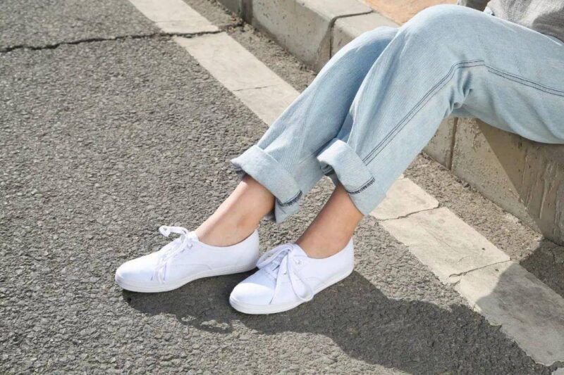 鞋子洗了晒干发黄怎么办?鞋子上有黄渍快速去除经验-1 鞋子洗了晒干发黄怎么办?鞋子上有黄渍快速去除经验-1