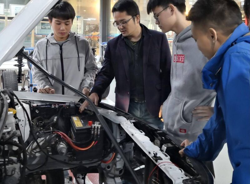 什么行业发展前景最好(大学校园里吃香的行业)-1